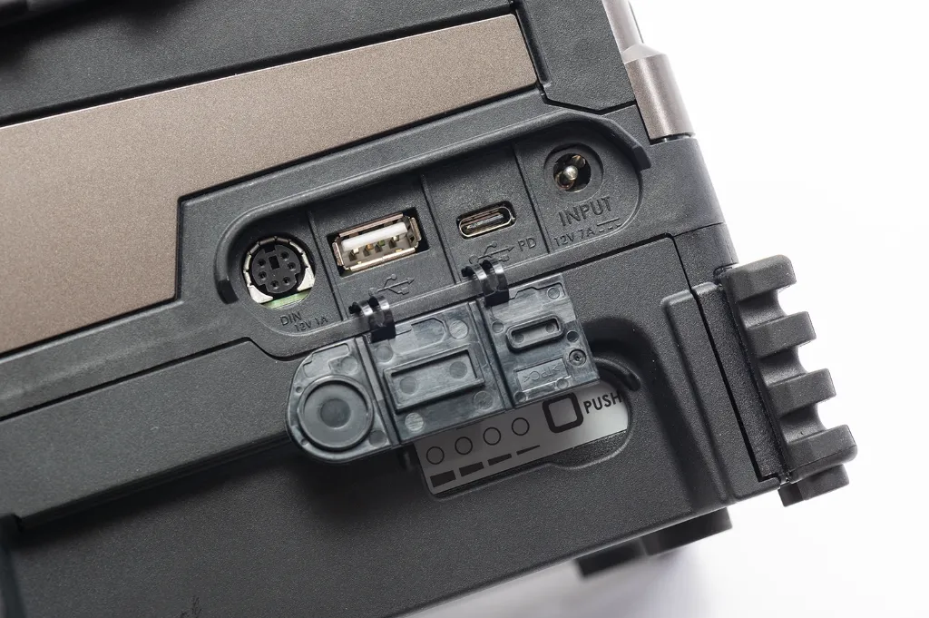 fujikura-100s-ports.webp